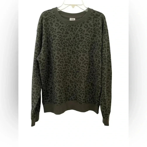 NWT Victoria’s Secret Olive Green Leopard Cheetah Print Sweatshirt Size Medium - Picture 1 of 3